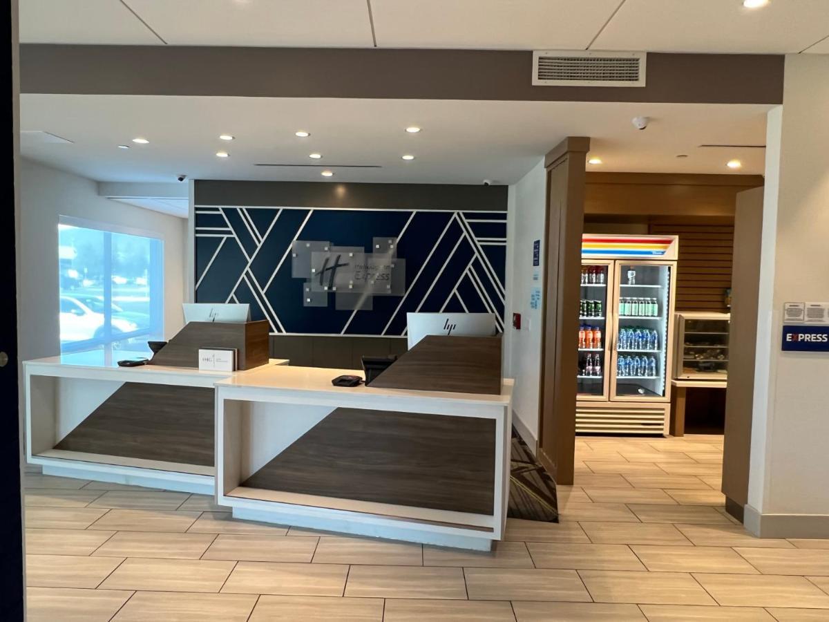 Holiday Inn Express & Suites - Ukiah By Ihg Buitenkant foto